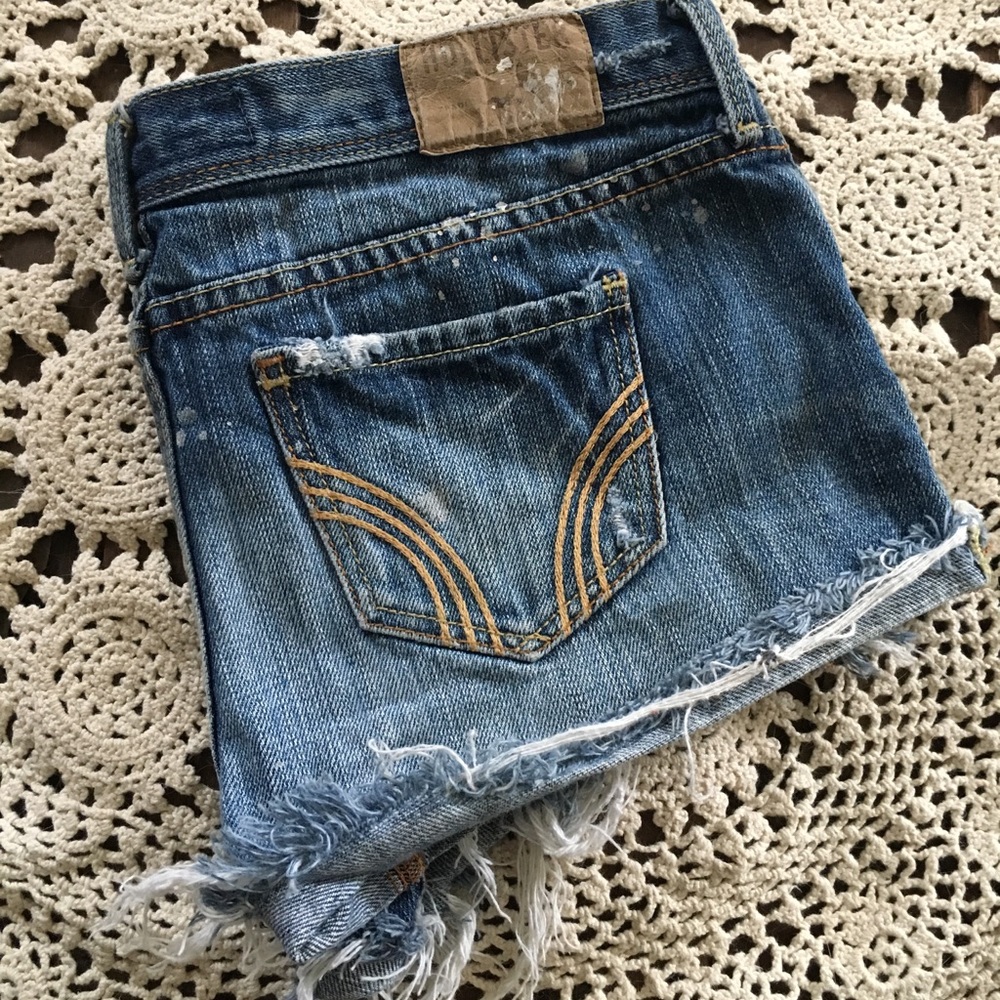 Low Rise Hollister Jean Shorts - Picture 5 of 5